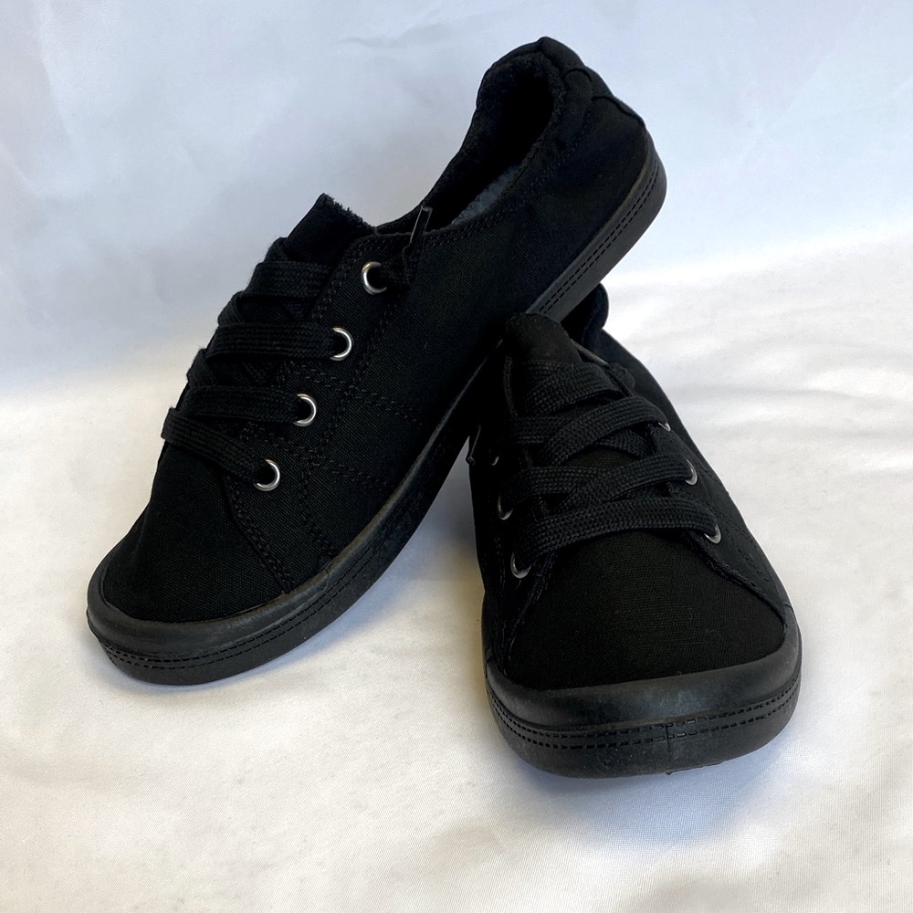 NIB Jellypop Black Casual Sneakers